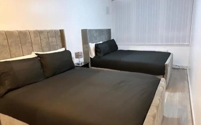 New! Xtra Large 4 Bedroom Up to 14 Guests