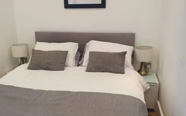 Stunning 1-bed Apartment in Hayes