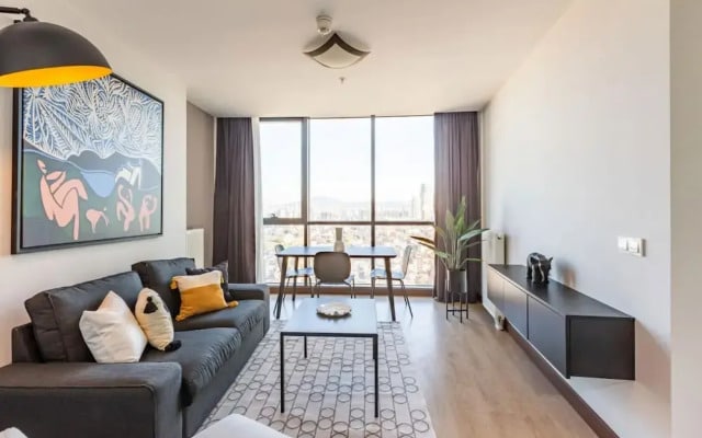 Charming Flat with Gorgeous City View in Atasehir