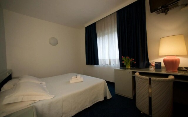 Club Hotel