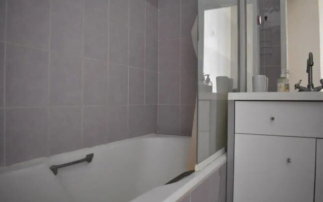 1 Bedroom Flat In Le Marais