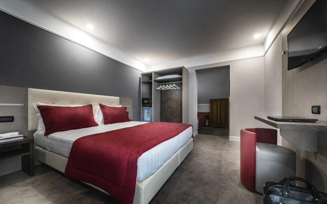 Отель Varese Roma