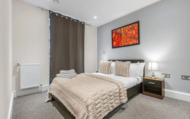 Two Bedroom Apartment in Limehouse