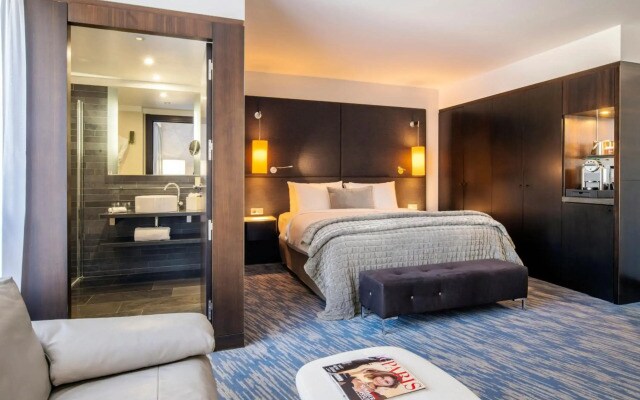 Renaissance Paris Arc de Triomphe Hotel