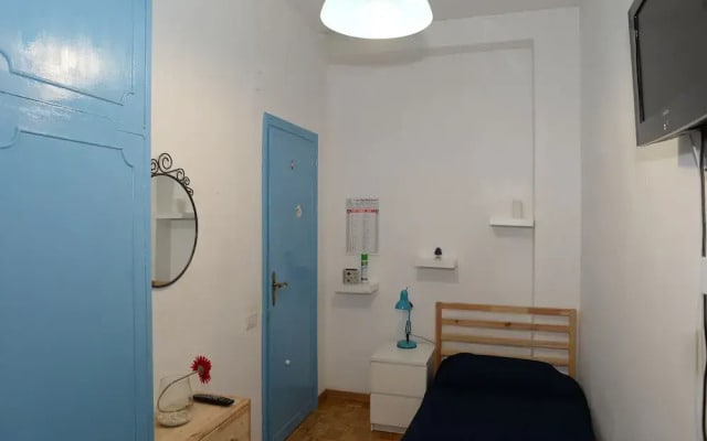 Room-single Room in Cozy and Comfortable