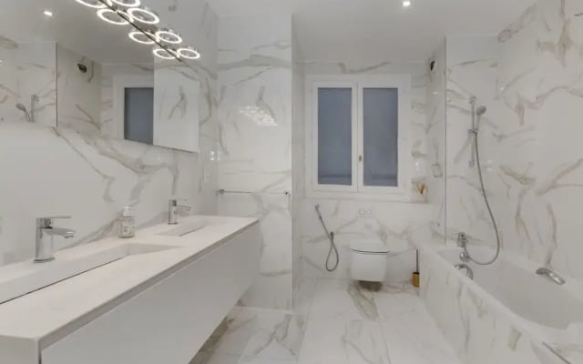 Luxury 5 Bed Residence - Opposite Arc de Triomphe