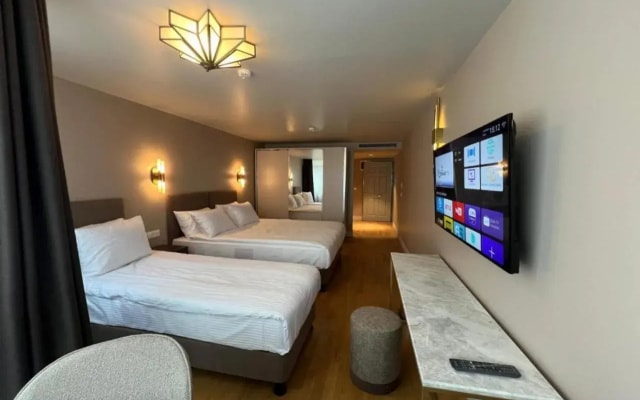 Weingart Suites Hotel