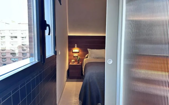 Edmond Vibes Almagro Suites