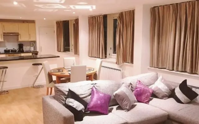 Aircondition 2 beds 2 baths Victoria Station