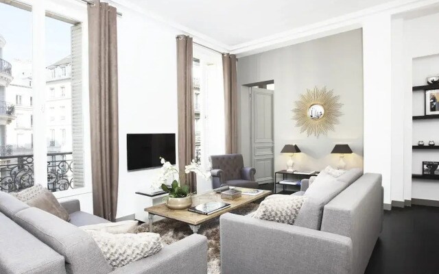 Luxury 3BDR Le Louvre I by Livinparis