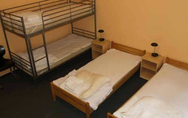 HappyGoLucky Hotel & Hostel