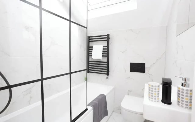 Flat 5 15 Longley Road