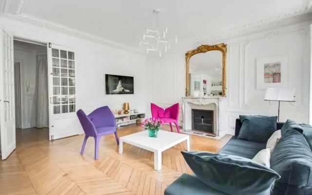 Beautiful Apartment In The 17Th District