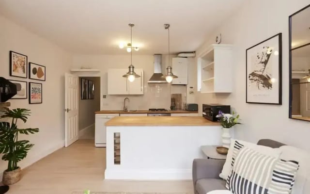 The Mitcham Hideout - Lovely 2BDR Flat with Garden