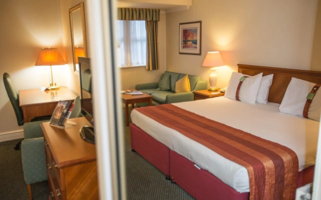 Tong Park Hotel