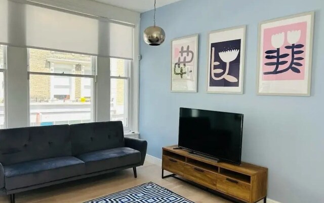 Gorgeous split level Belsize Park Apt