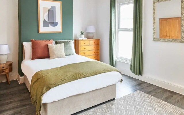 Host Stay Bishop House