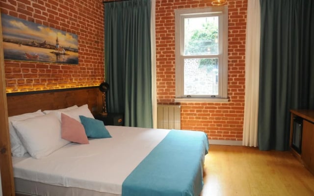 El Gusto Hotel