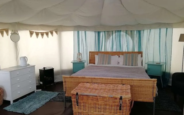 The Little Hide - Adult Only Camping Pods