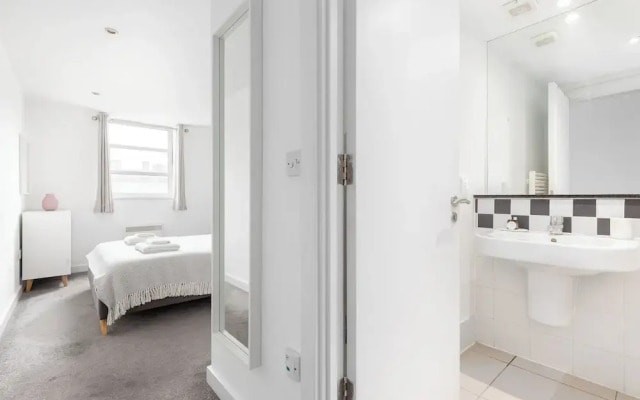 2 Bed Flat off Brick Lane