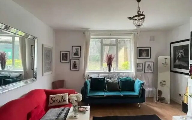 Cosy & Chic 1BD Flat - 6 Minutes to Notting Hill!