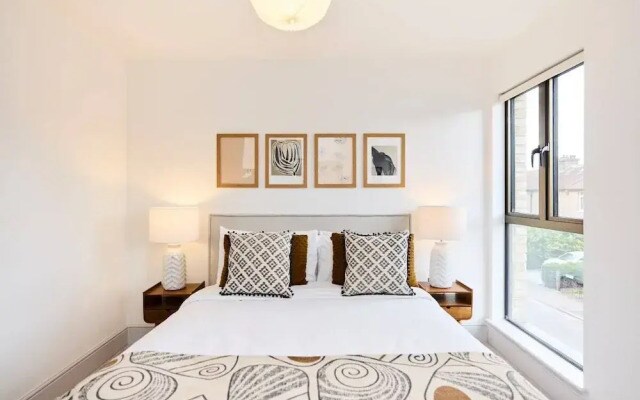 The South Wimbledon Hideout - Fancy 1bdr Flat With Balcony