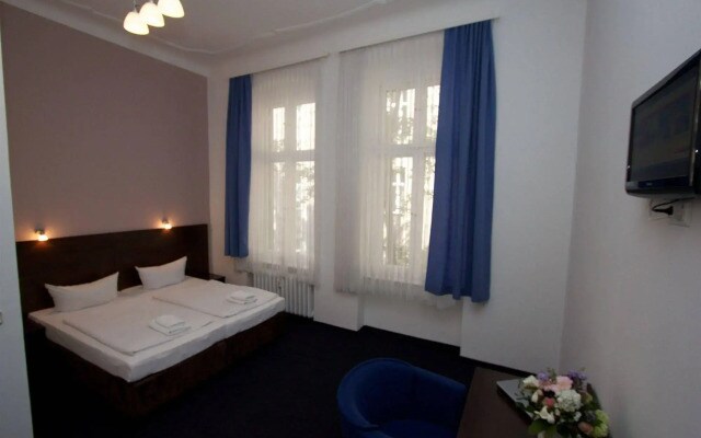 Arta Lenz Hotel