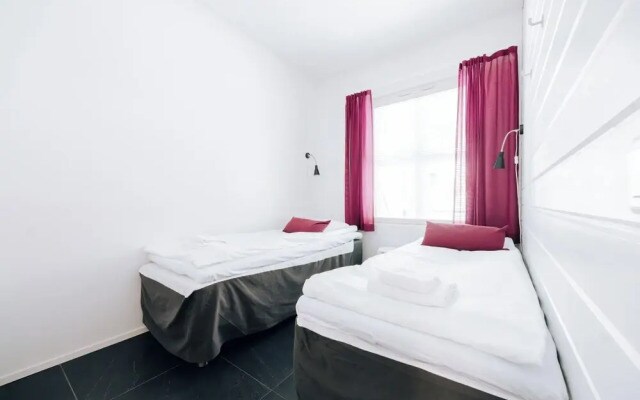 Spacious 3BR Apt. with Sauna
