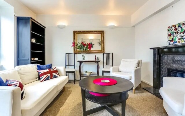 West London 3 bed Home Next to the River!