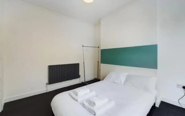 Contemporary 4BD Home nr Liverpool City Centre