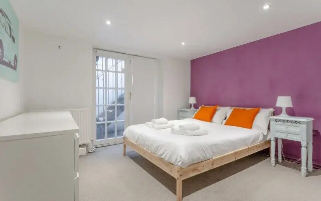 1 Bedroom Camden Apartment With Patio