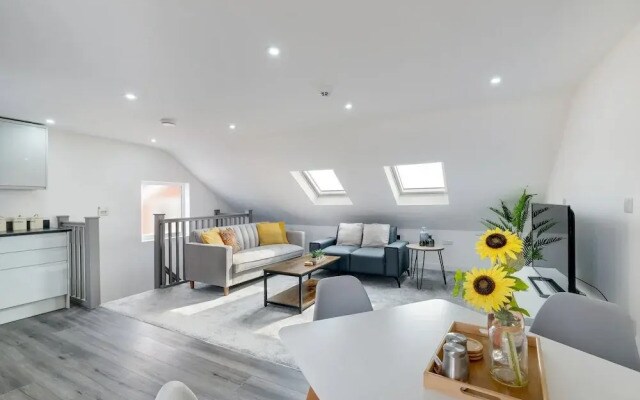 Newly Converted 3 Bed Apt. in Hounslow