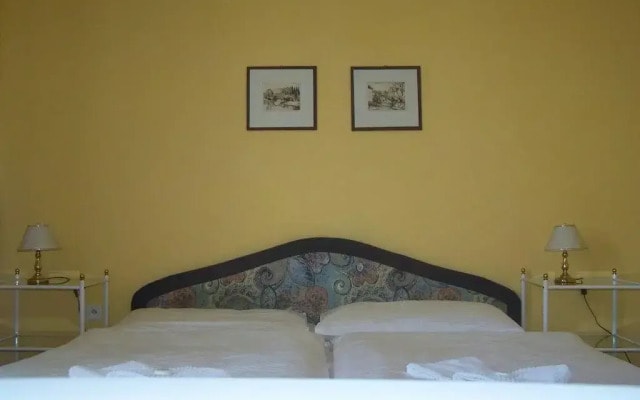 Hotel Senator