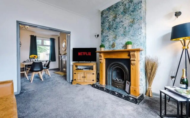 Perfect for Business Large Groups Sleeps 8