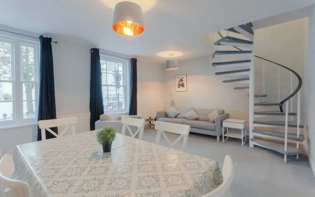 Gorgeous 3 Bedroom Apartment in Paddington