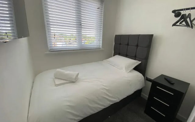 Lovely Refurbished 3-bed House in Liverpool