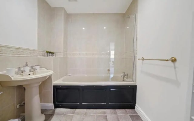 Large Duplex Penthouse in Central York - Parking