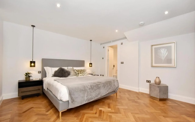 Stunning Mayfair 3 Bed 8 Million Air Conditioned