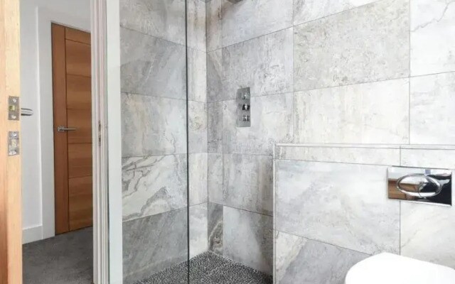 Stunning High Spec Sleep 14 (38 A3)