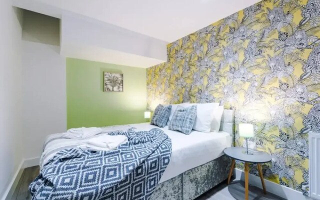 Old Trafford Two-bedroom Stay by Belvilla