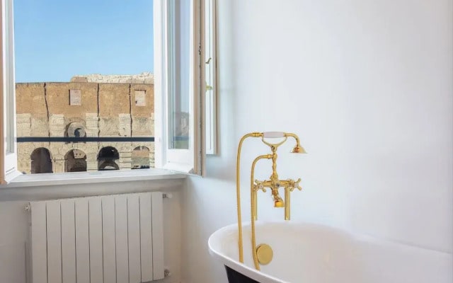 Rental in Rome View of the Colosseum Apartment