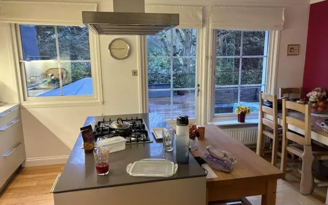 3 Bed House - Sleeps 5 - Sauna - Garden - Gym