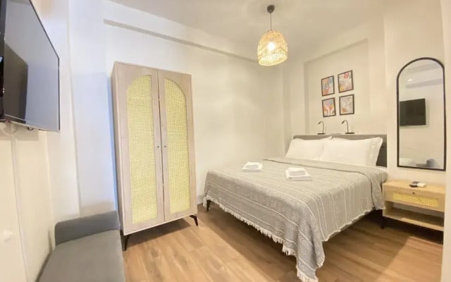 Cozy Flat W French Balcony 5 Min To Istiklal Ave