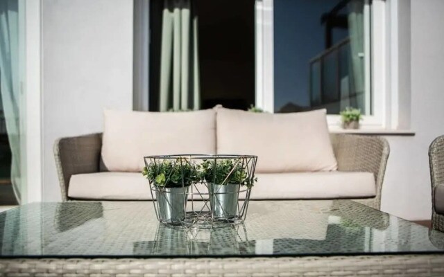 Stunning 1 bed W/sunny Terrace in Madrid Center