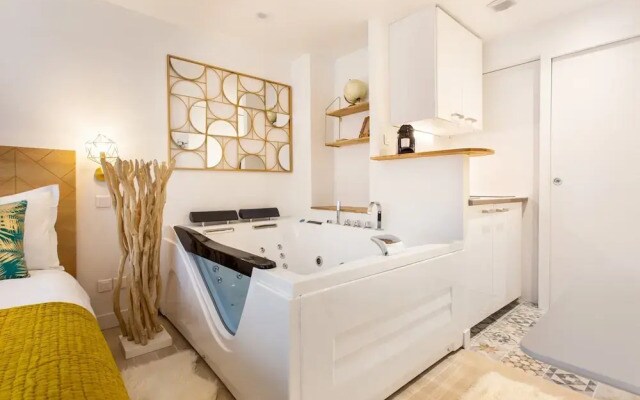 Love Room - 2P With Jacuzzi