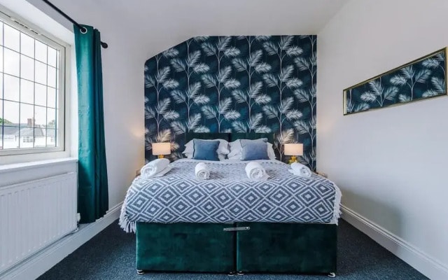 Lovely 4 Bed Litherland Apartment