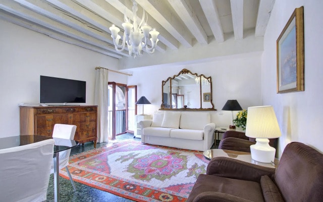 CANAL VIEWS SAN MARCO 240sqm 8pax 4Dbeds aircnd