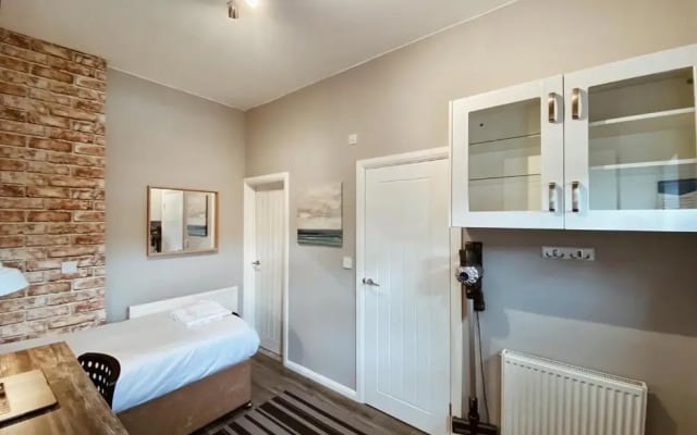 Limpenny Studio Apartment