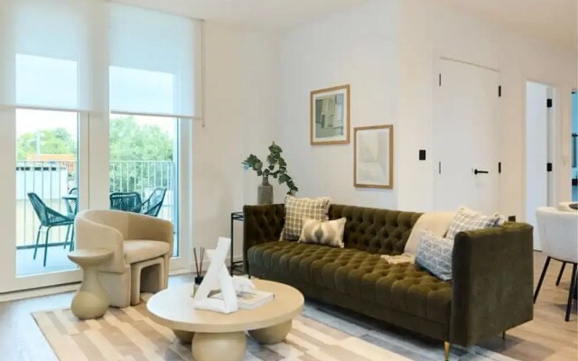 The Tottenham Retreat - Homely 2BDR Flat with Balcony