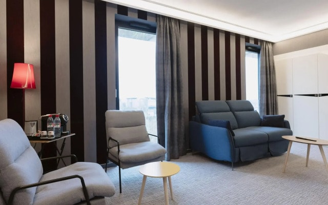 Hotel Dali Val d'Europe, Tapestry Collection by Hilton